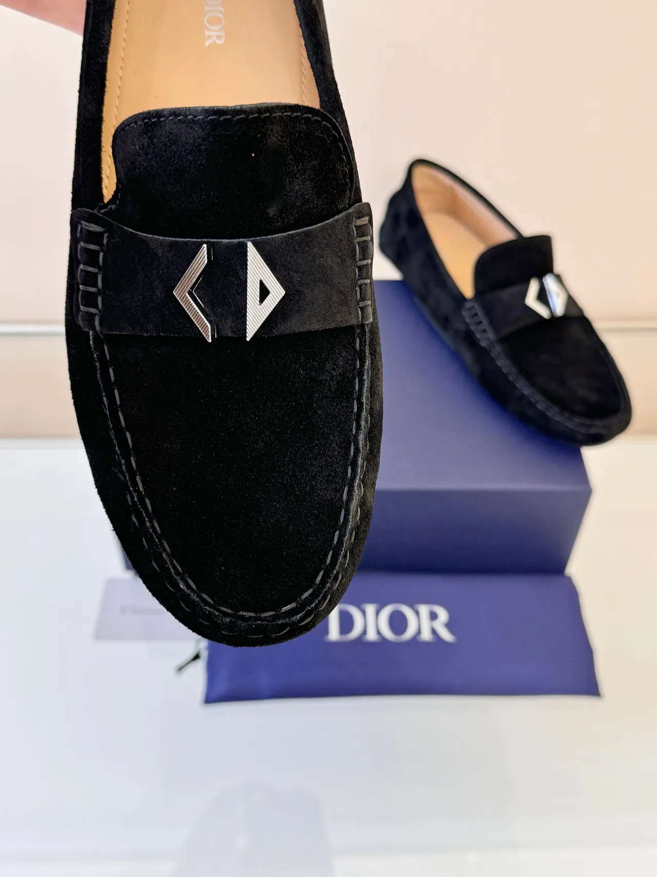 Dior J'Adior কালো রূপালী স্যুড তির্যক ধাতব হার্ডওয়্যার লোফার 3