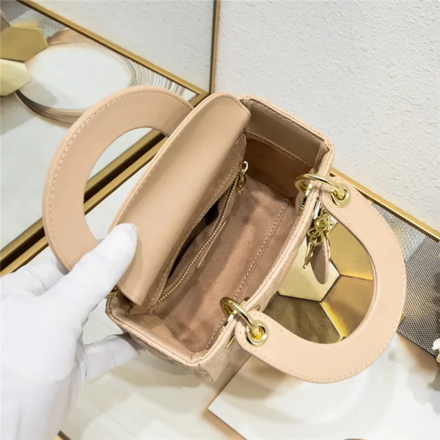 Dior Lady Dior حقيبة يد بيضاء مبطنة كاناج 4