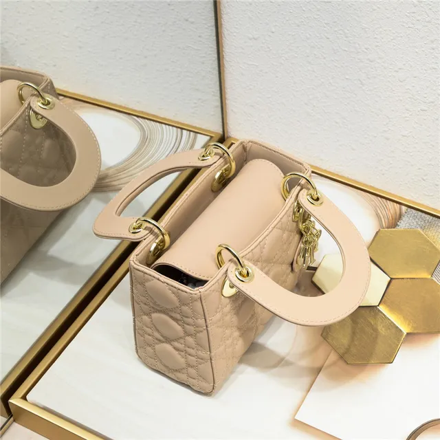Dior Lady Dior حقيبة يد بيضاء مبطنة كاناج 5