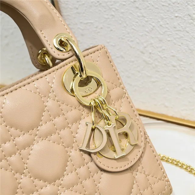 Dior Lady Dior حقيبة يد بيضاء مبطنة كاناج 6