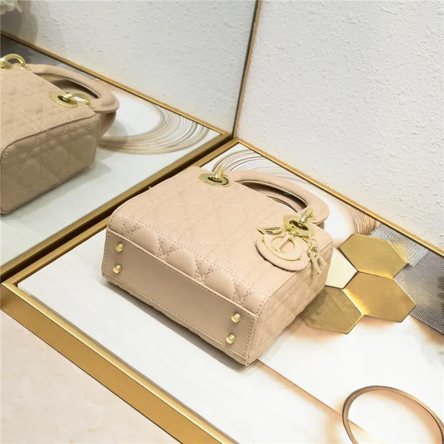 Dior Lady Dior حقيبة يد بيضاء مبطنة كاناج 7