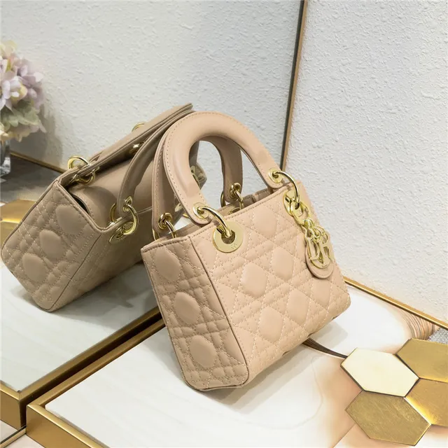 Dior Lady Dior حقيبة يد بيضاء مبطنة كاناج 8