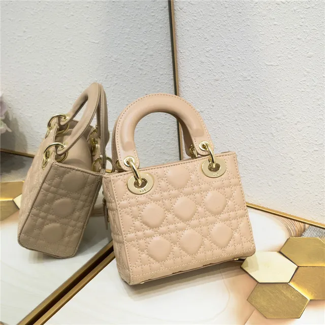 Dior Lady Dior حقيبة يد بيضاء مبطنة كاناج 9