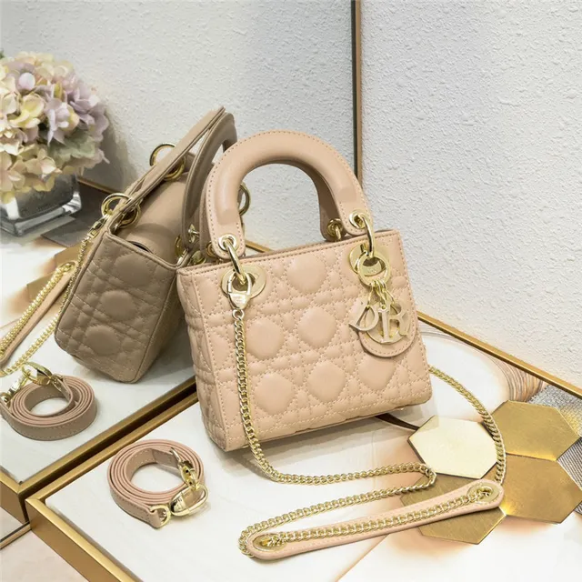 Dior Lady Dior حقيبة يد بيضاء مبطنة كاناج 10