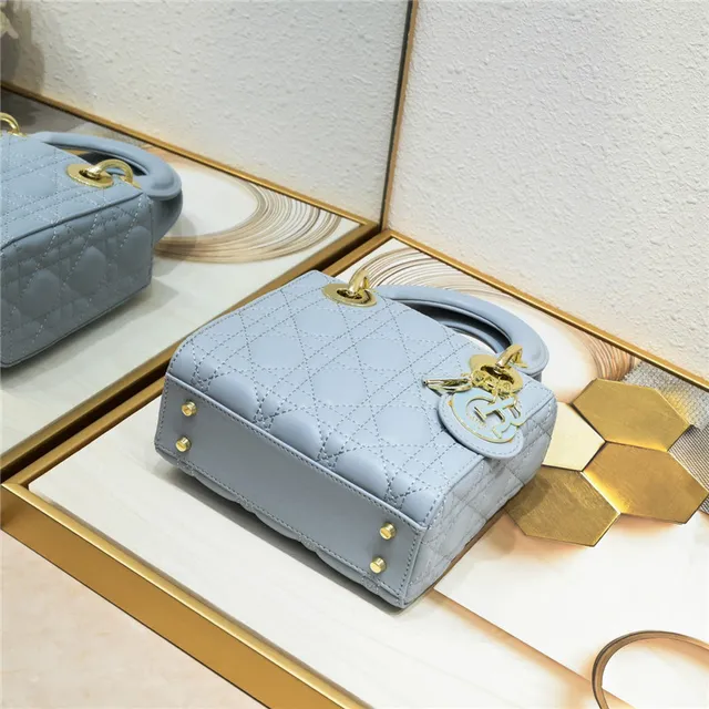 Dior Lady Dior حقيبة يد بيضاء مبطنة كاناج 16
