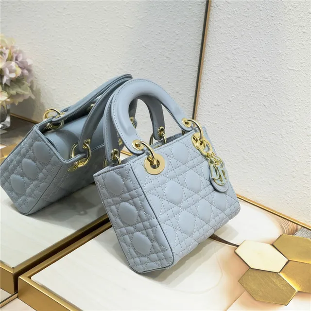 Dior Lady Dior حقيبة يد بيضاء مبطنة كاناج 17