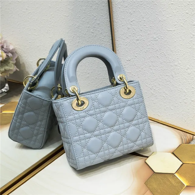 Dior Lady Dior حقيبة يد بيضاء مبطنة كاناج 18