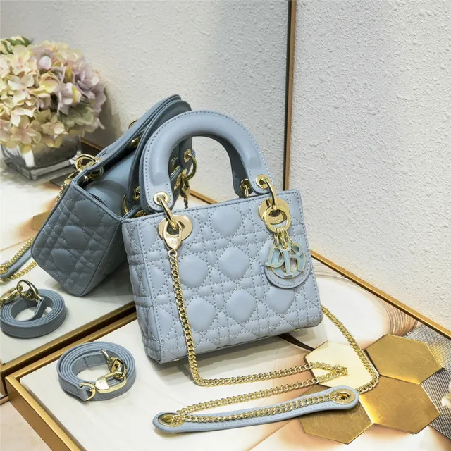 Dior Lady Dior حقيبة يد بيضاء مبطنة كاناج 19