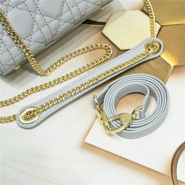 Dior Lady Dior حقيبة يد بيضاء مبطنة كاناج 21