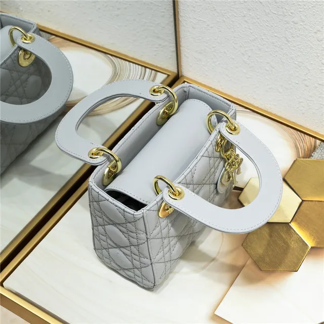 Dior Lady Dior حقيبة يد بيضاء مبطنة كاناج 24