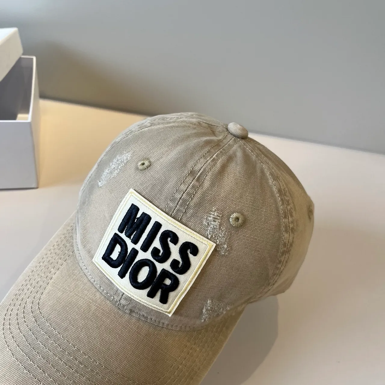 Dior Miss Dior قبعة بيسبول بيج مغسولة 6