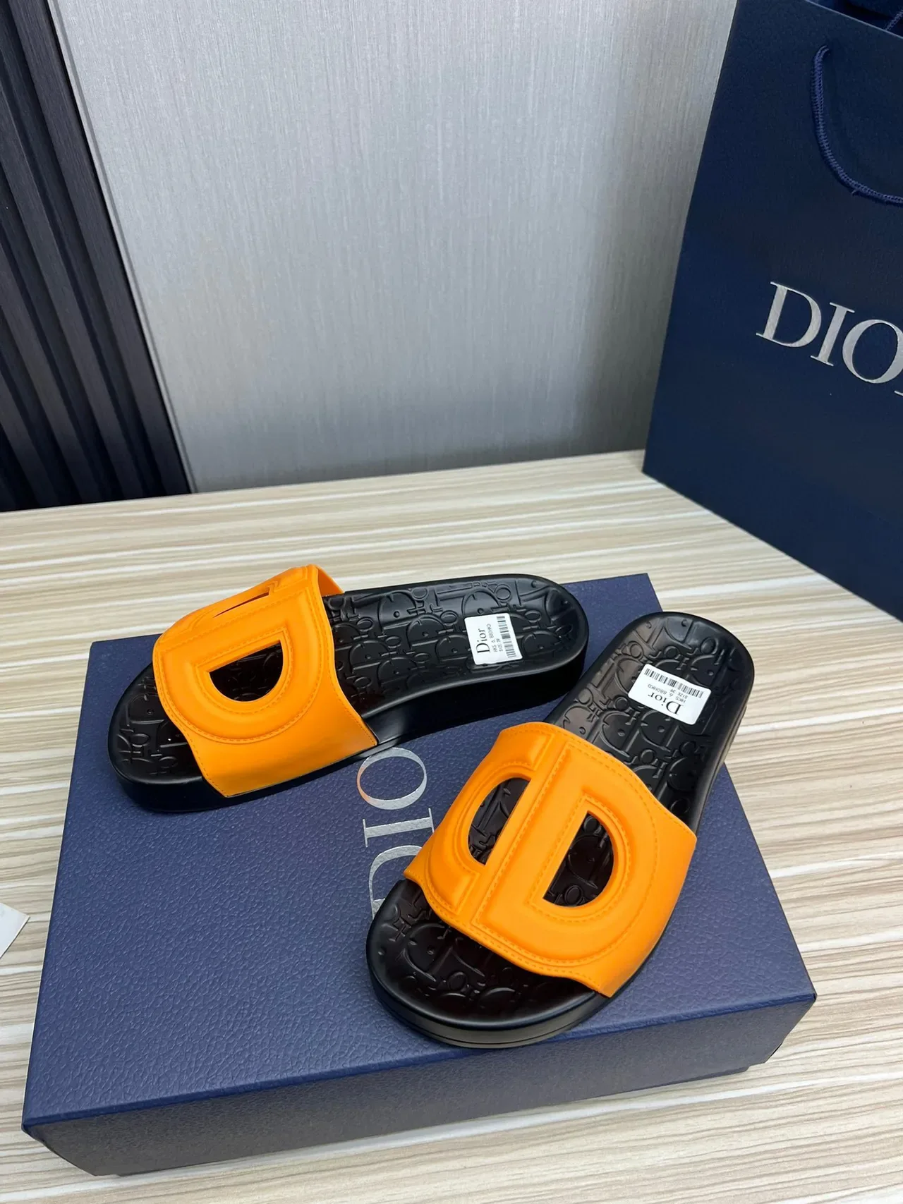 ديور برتقالي أسود قاعدة مطاطية مطبوخة oversized D-Logo نعال بحزام 8