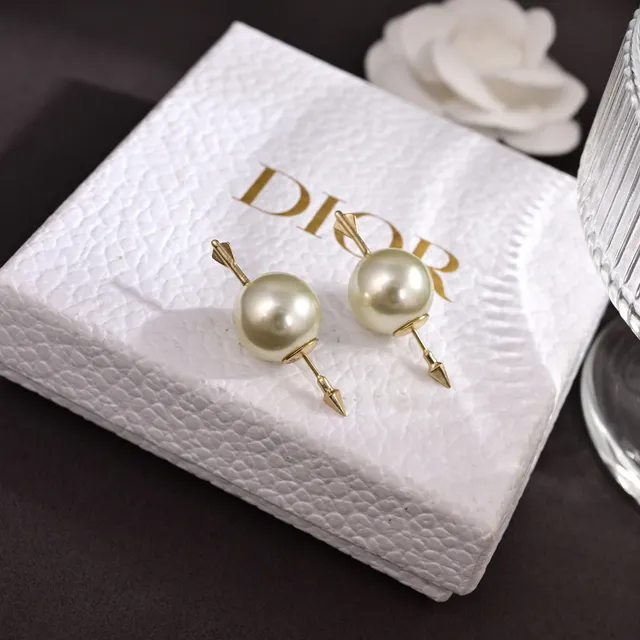 Dior Tribales 箭穿珍珠耳钉 4