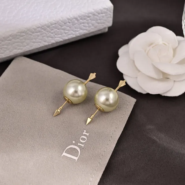 Dior Tribales 箭穿珍珠耳钉 5