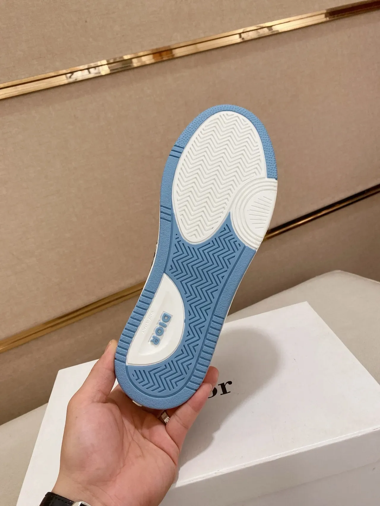 Dior Sneakers Lifestyle Branco e Cinza Low-Top com Painéis de Tecido Monogramados 2