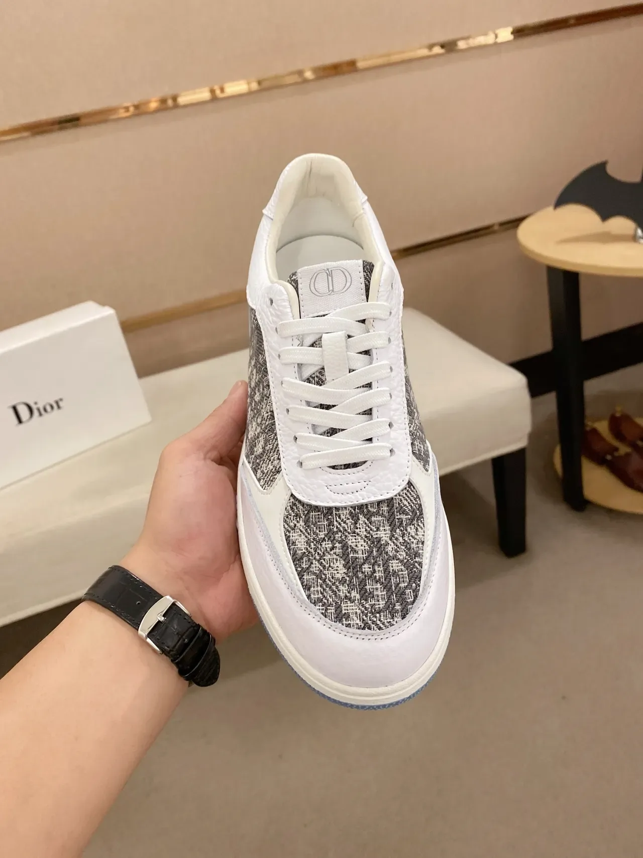 Dior Sneakers Lifestyle Branco e Cinza Low-Top com Painéis de Tecido Monogramados 5