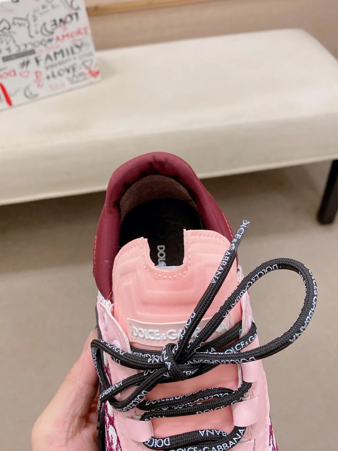 Dolce & Gabbana Rosa Burdeos Bordado Monograma Parte Superior Esculpido Negro Suela Media Ala Chunky Sneakers 6