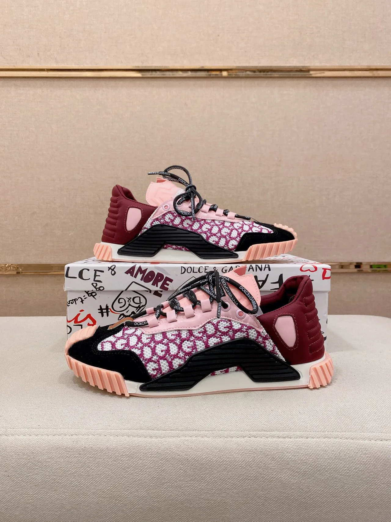 Dolce & Gabbana Rosa Burdeos Bordado Monograma Parte Superior Esculpido Negro Suela Media Ala Chunky Sneakers 7