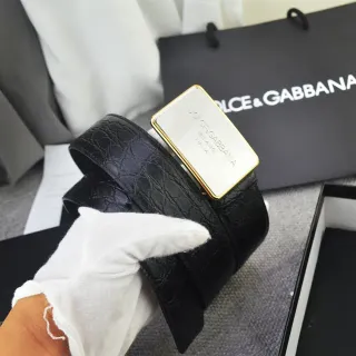 Dolce & Gabbana Portofino Cinto de couro com fivela de placa retangular preta e dourada com relevo de crocodilo embossado