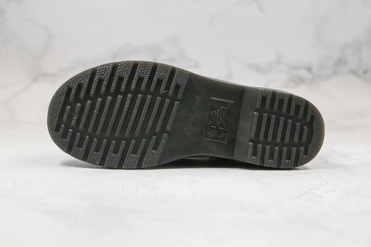 Dr. Martens 1460 काली चिकनी चमड़ी पीली सिलाई मार्टिन बूट 2