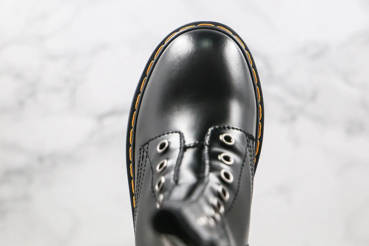Dr. Martens 1460 काली चिकनी चमड़ी पीली सिलाई मार्टिन बूट 4