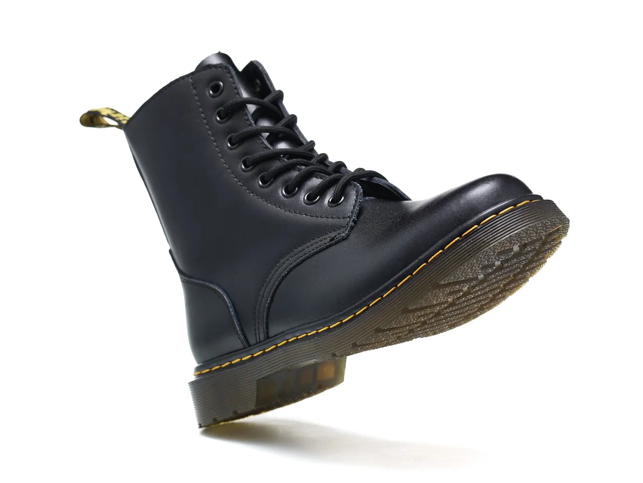Dr. Martens 1460 Bottes en cuir lisse noir à coutures jaunes style Martin 4