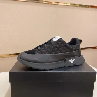Emporio Armani काला स्लिप-ऑन मोनोक्रोम लाइफस्टाइल स्निकार्स