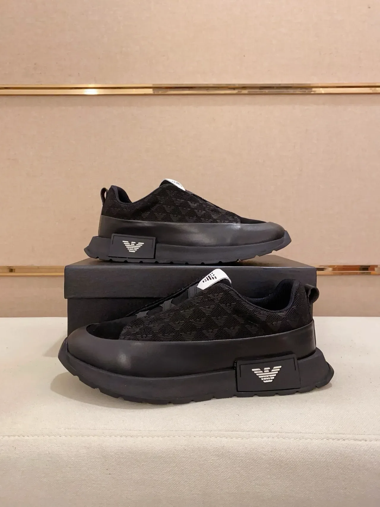 Emporio Armani Zapatillas lifestyle negras monocromáticas slip-on 8