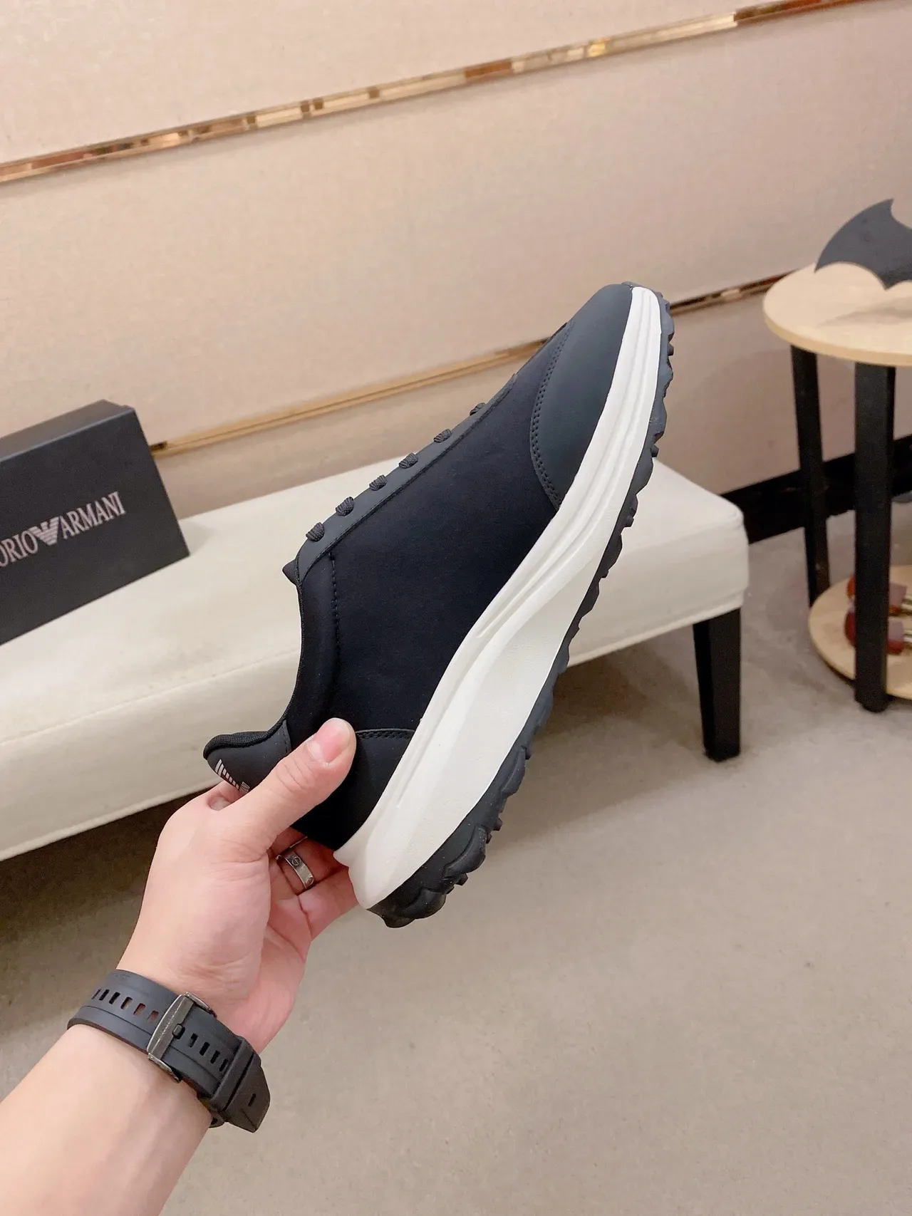 Emporio Armani أسود أبيض منخفض بأعلى لوحي أسلوب حياة 5