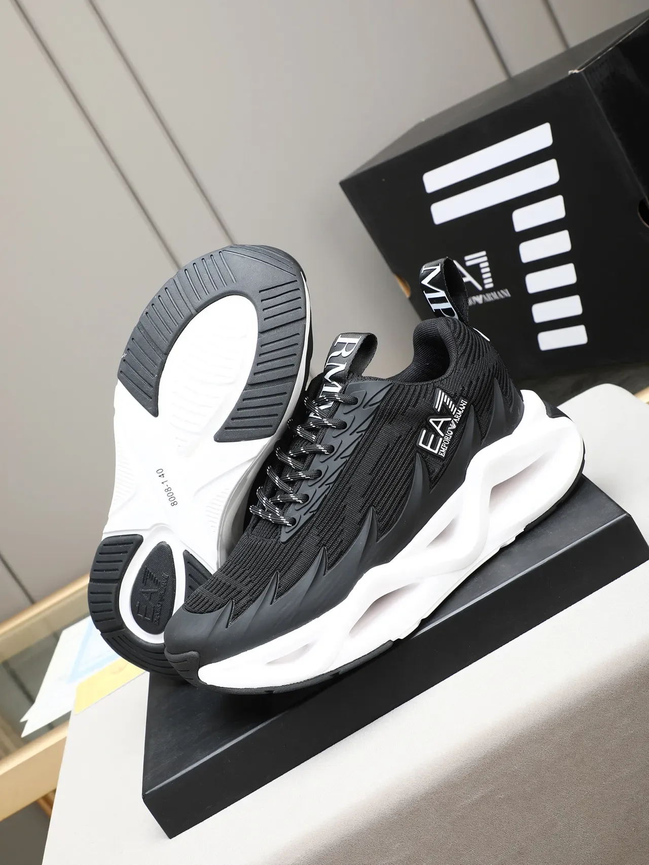 Emporio Armani EA7 Tênis Lifestyle Tricô Preto e Branco 4