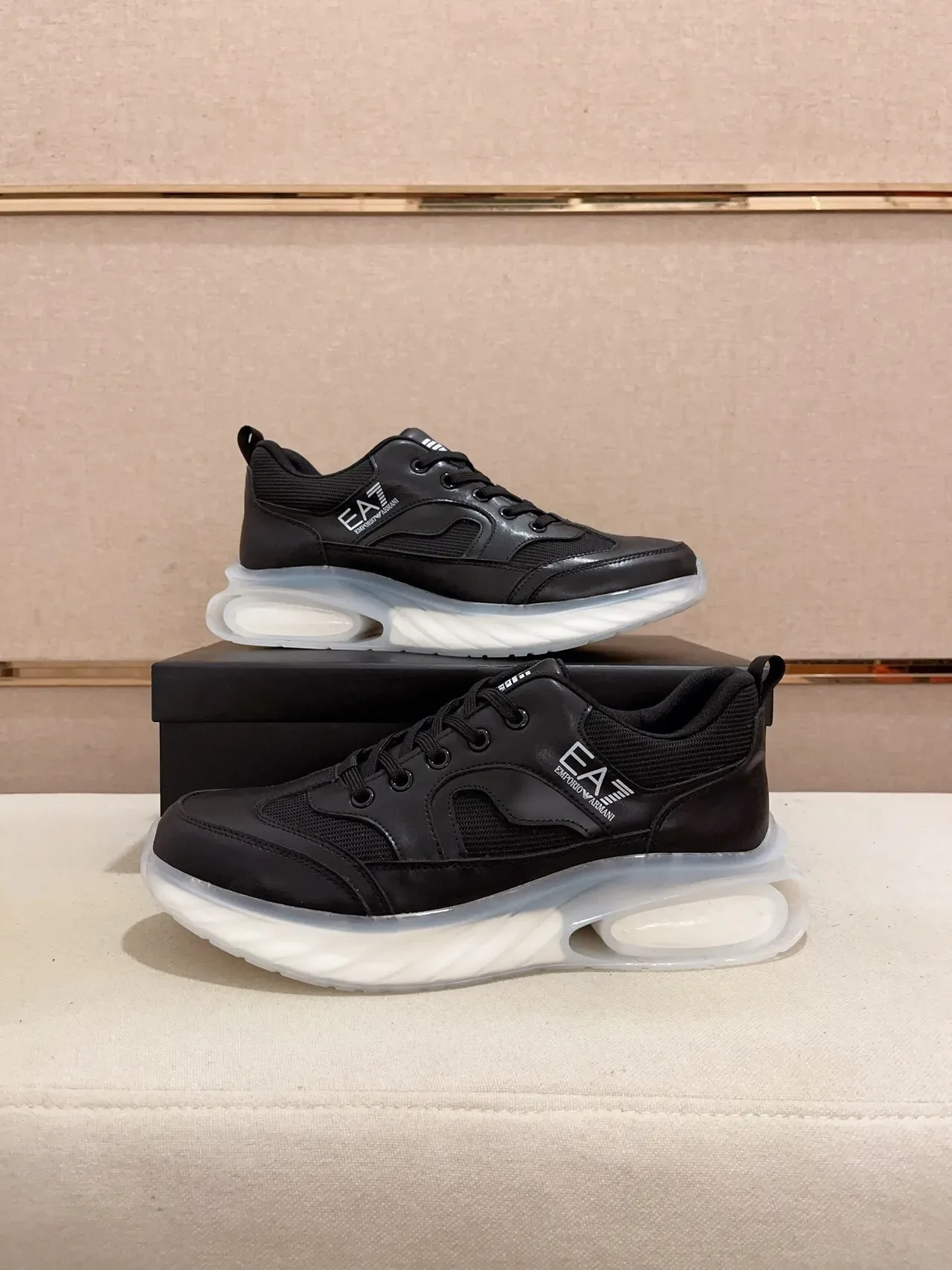 Emporio Armani EA7 黑色皮革网面生活运动鞋 7