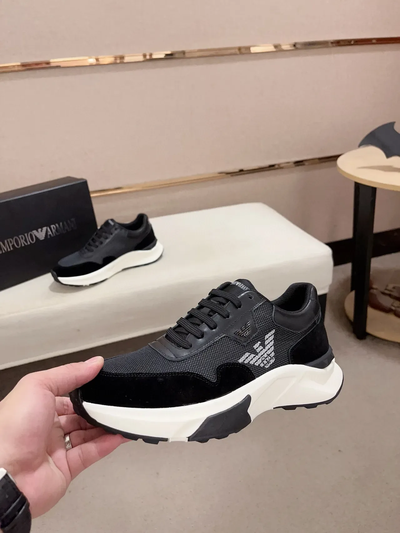 Emporio Armani Zapatilla Lifestyle Negro Blanco Material Mixto Superior Asimétrica Suela Chunky Zapatillas Lifestyle 3