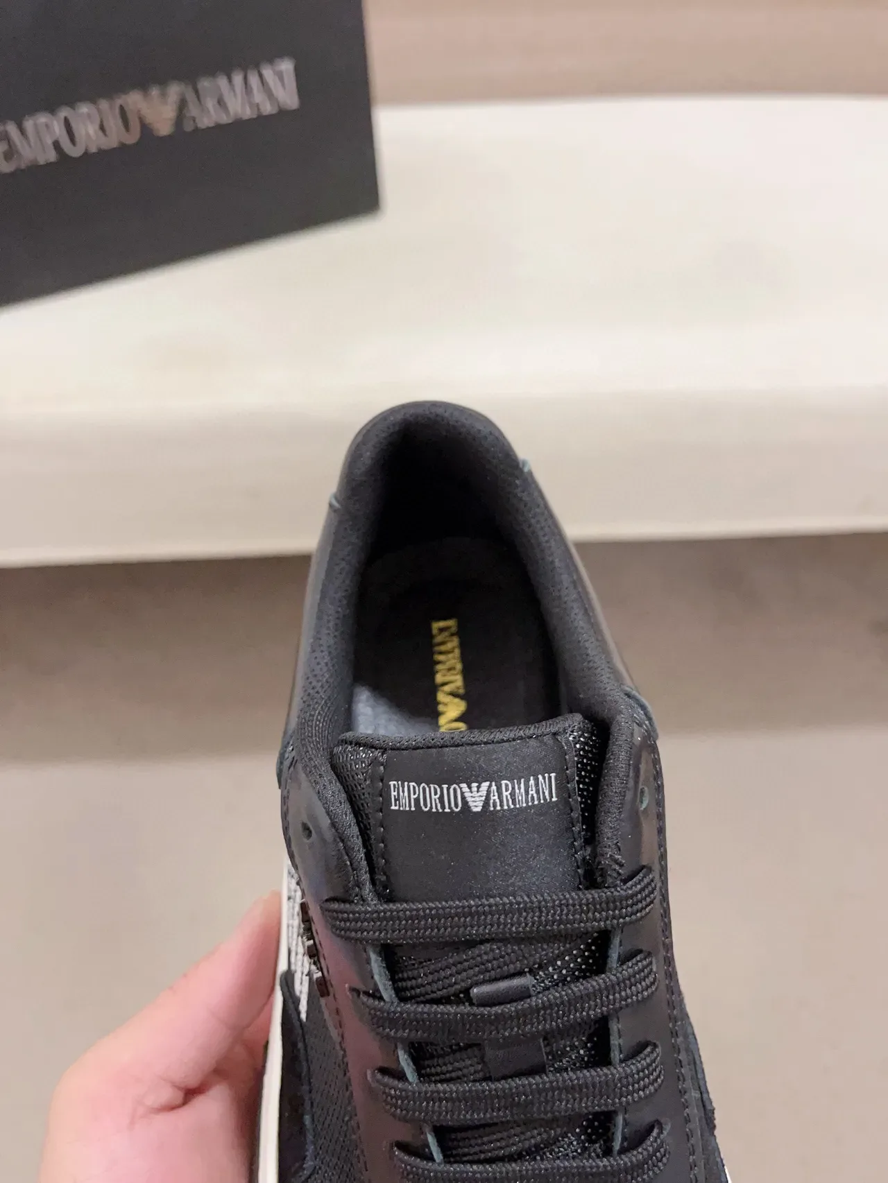 Emporio Armani Zapatilla Lifestyle Negro Blanco Material Mixto Superior Asimétrica Suela Chunky Zapatillas Lifestyle 6