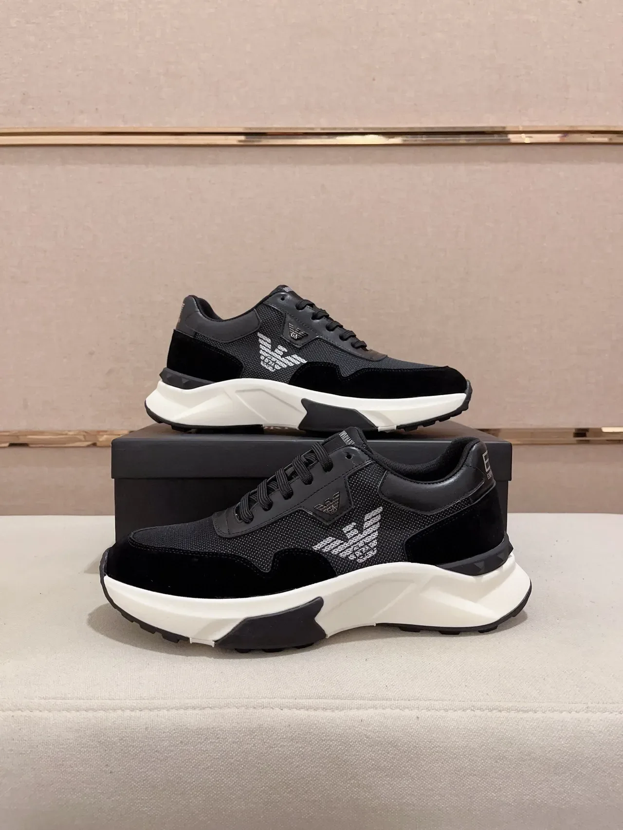 Emporio Armani Zapatilla Lifestyle Negro Blanco Material Mixto Superior Asimétrica Suela Chunky Zapatillas Lifestyle 7