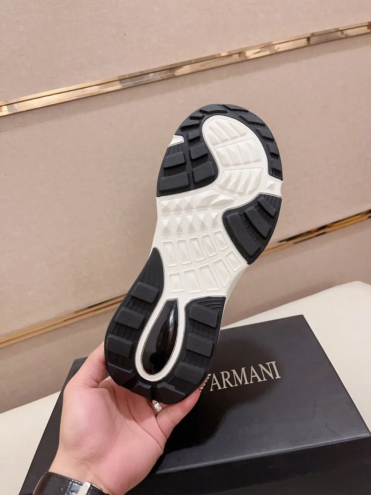 Emporio Armani Zapatilla Lifestyle Negro Blanco Material Mixto Superior Asimétrica Suela Chunky Zapatillas Lifestyle 9