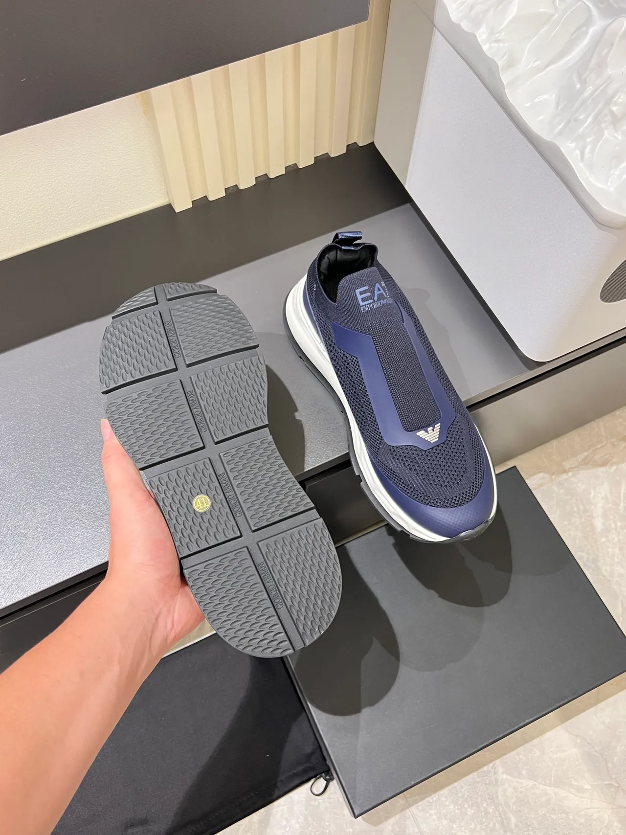 Emporio Armani Zapatillas Navy White con upper de punto y construcción slip-on 3