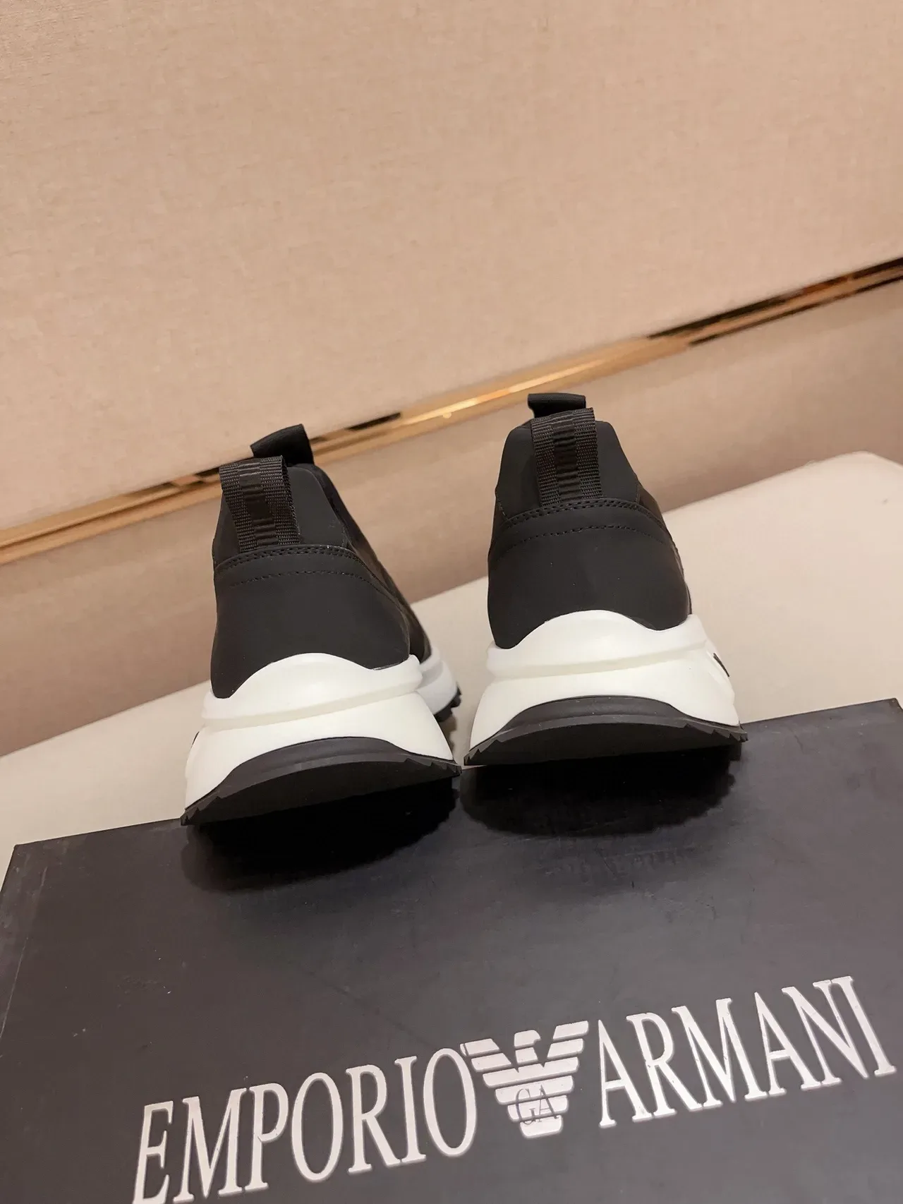 Emporio Armani Sneakers Lifestyle Noir et Blanc 2