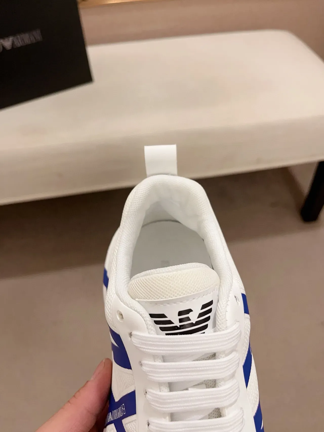 Emporio Armani Zapatillas Blancas Azules Malla Superior Bold A-Logo Rayas 6