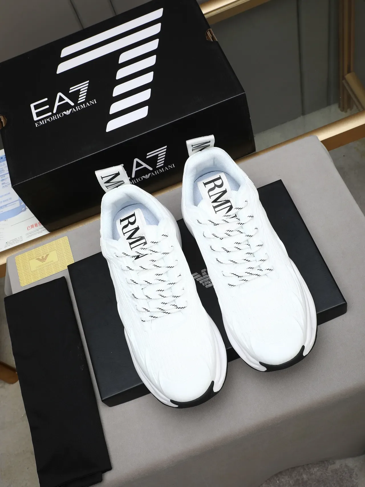 Emporio Armani 白色莫诺格拉姆针织厚底运动鞋 3