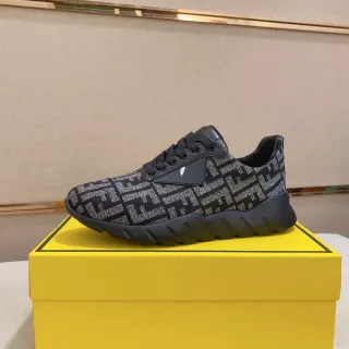 Fendi काली चांदी मोनोग्राम्ड नीट अपर त्रिभुज आँख लॉगो पैच चंकी स्नीकरज़