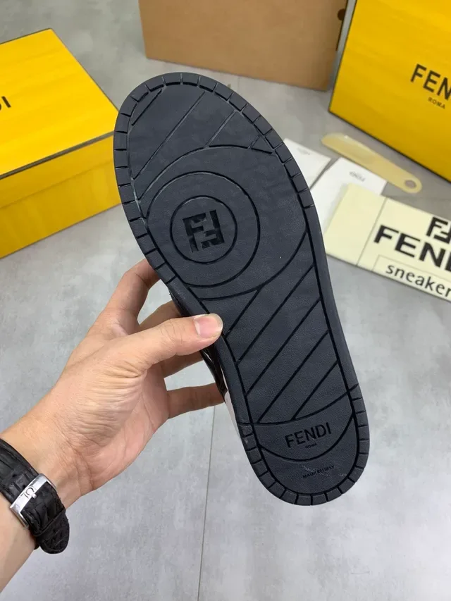 Fendi 黑白低帮皮革拼板生活方式运动鞋 3