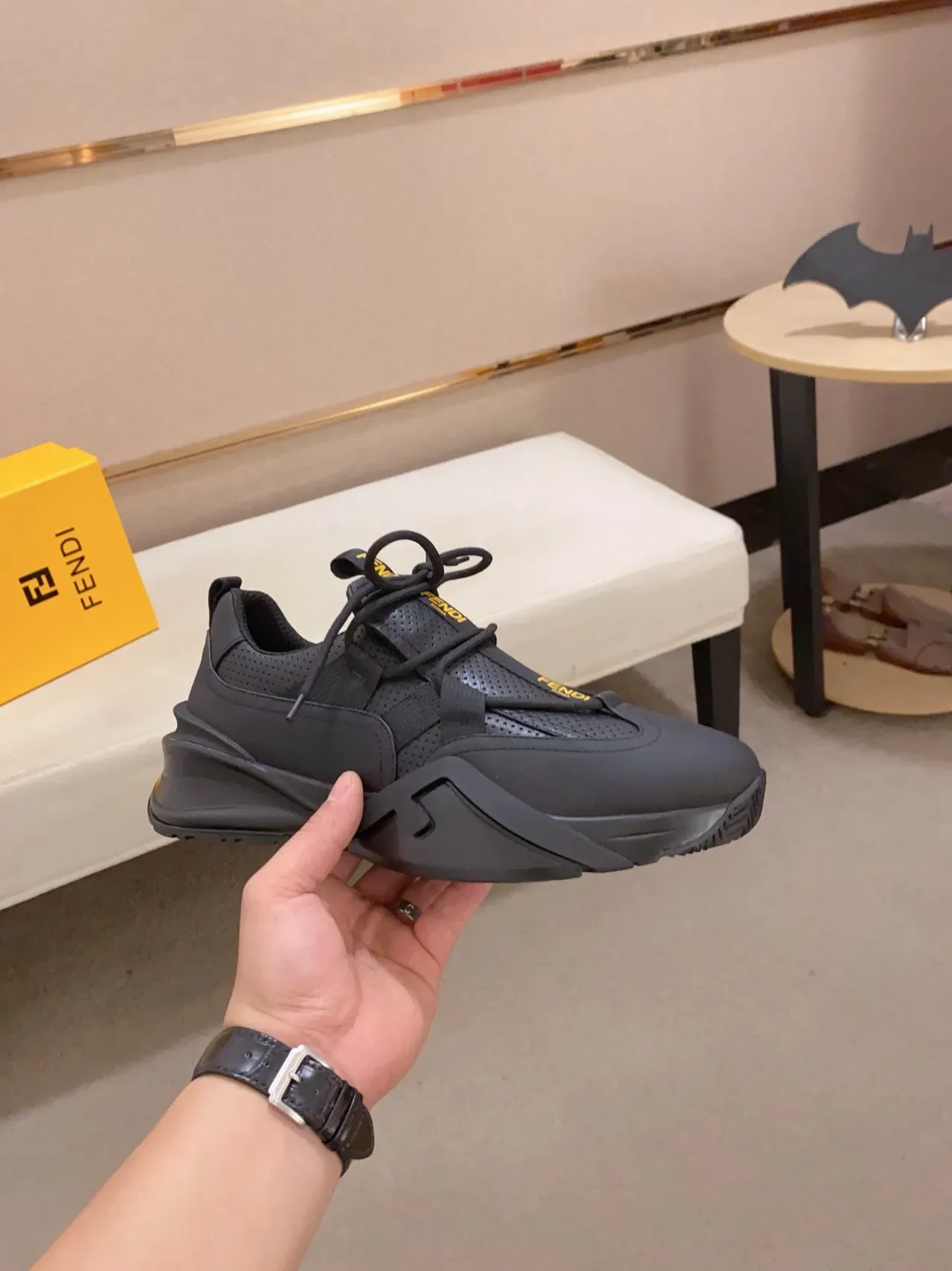 Fendi First Runner Tênis Chunky Pretas e Amarelas Perfuradas Com Tira Superposta 5