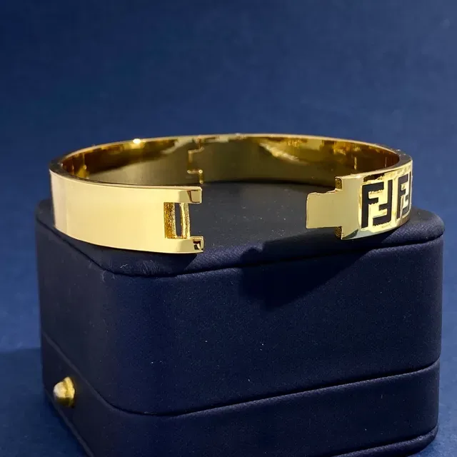 Pulseira Fendi Dourado Preto com Monograma FF 4