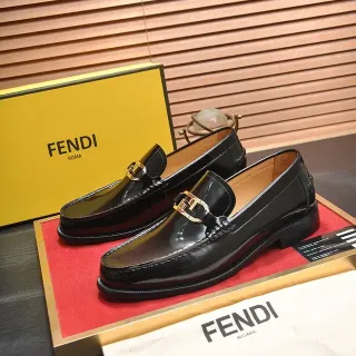 Fendi Horsebit Buckle Loafer काला सोने का चमकदार पेटेंट लेदर