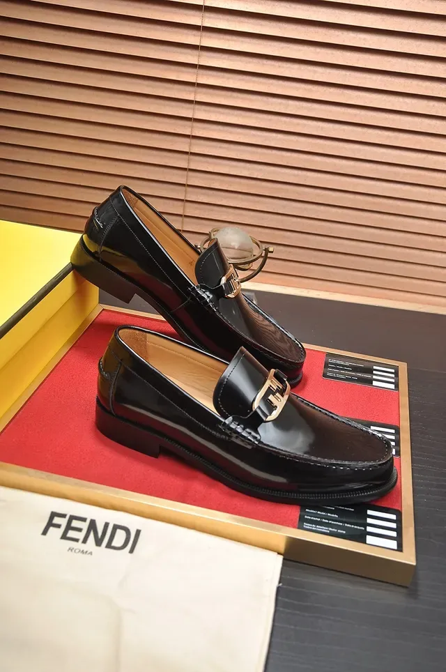 Fendi Horsebit Buckle Loafer Negro Oro Cuero Patent Brillante 4