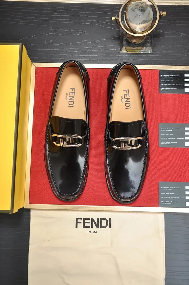 Fendi Horsebit Buckle Loafer Negro Oro Cuero Patent Brillante 5