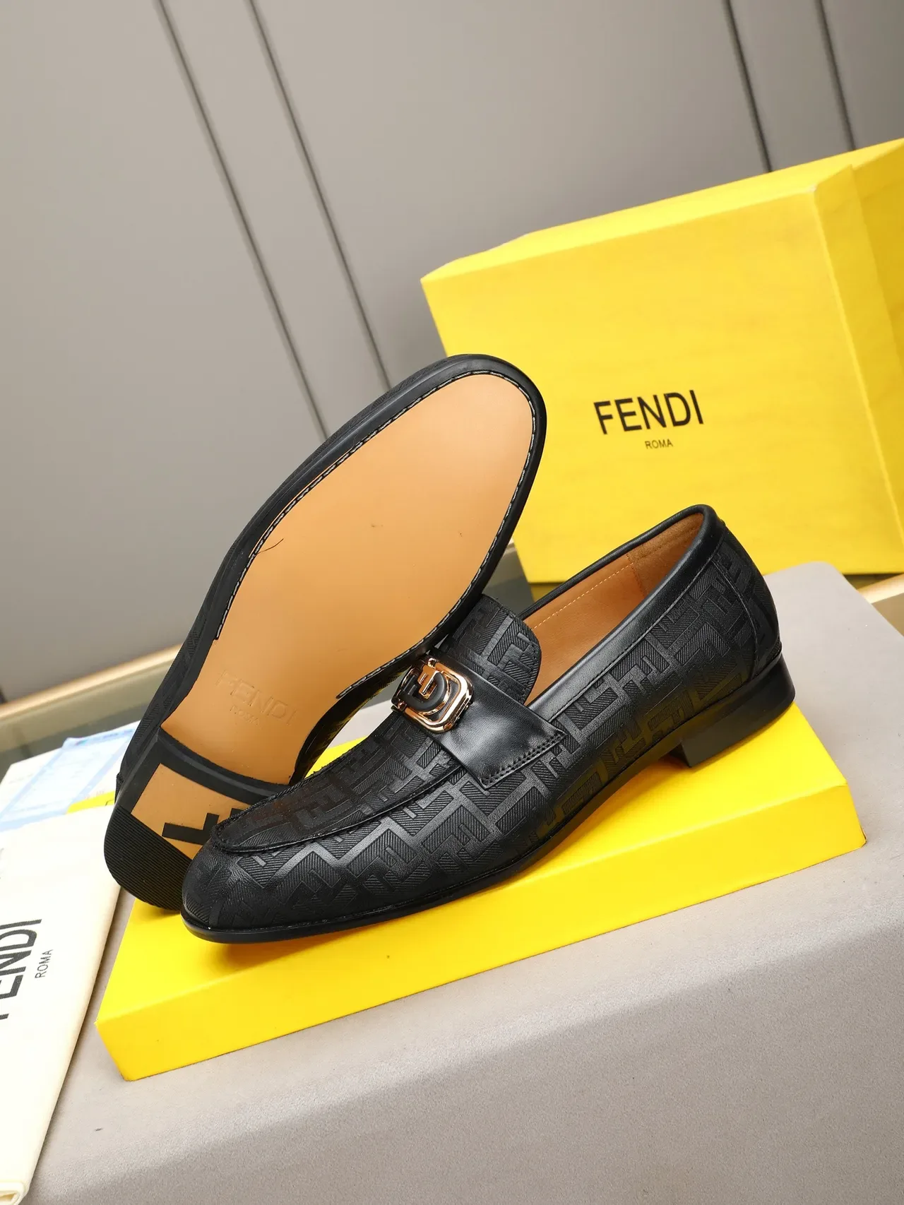 Fendi Horsebit Loafer أسود بني جلد مونوغرامد بكل 4