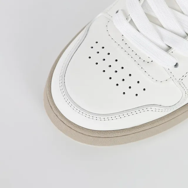 Fendi Lifestyle Sneaker Branco Bege Low-Top Couro Painel Lifestyle Sneakers 5