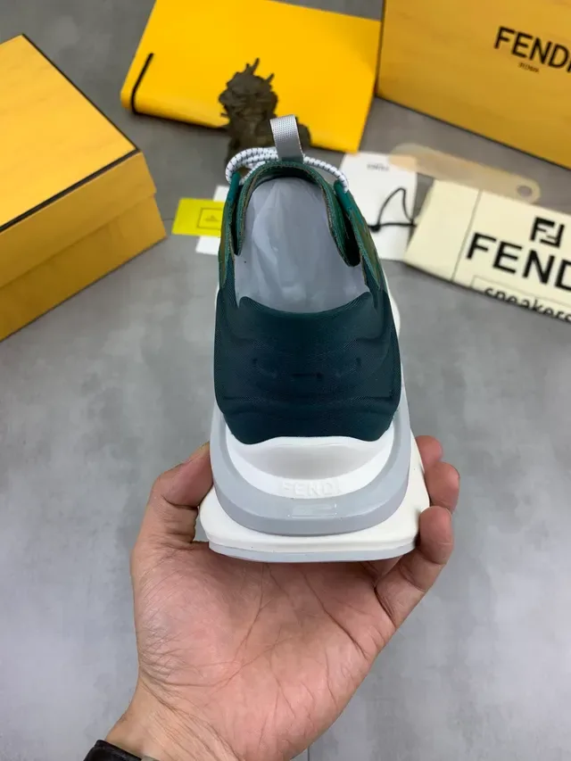 Fendi Runaway Verde Blanco Superior de Malla y Ante en Capas Suela Plataforma Gruesa con Surcos Zapatillas Chunky 3