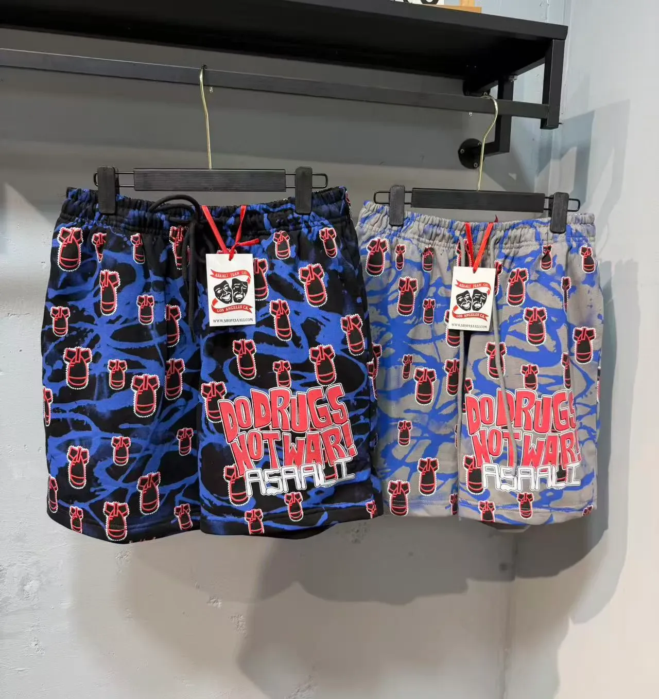 ASPHALT JEAN CO. 蓝黑红 Bomb Print Graphic 短裤 3